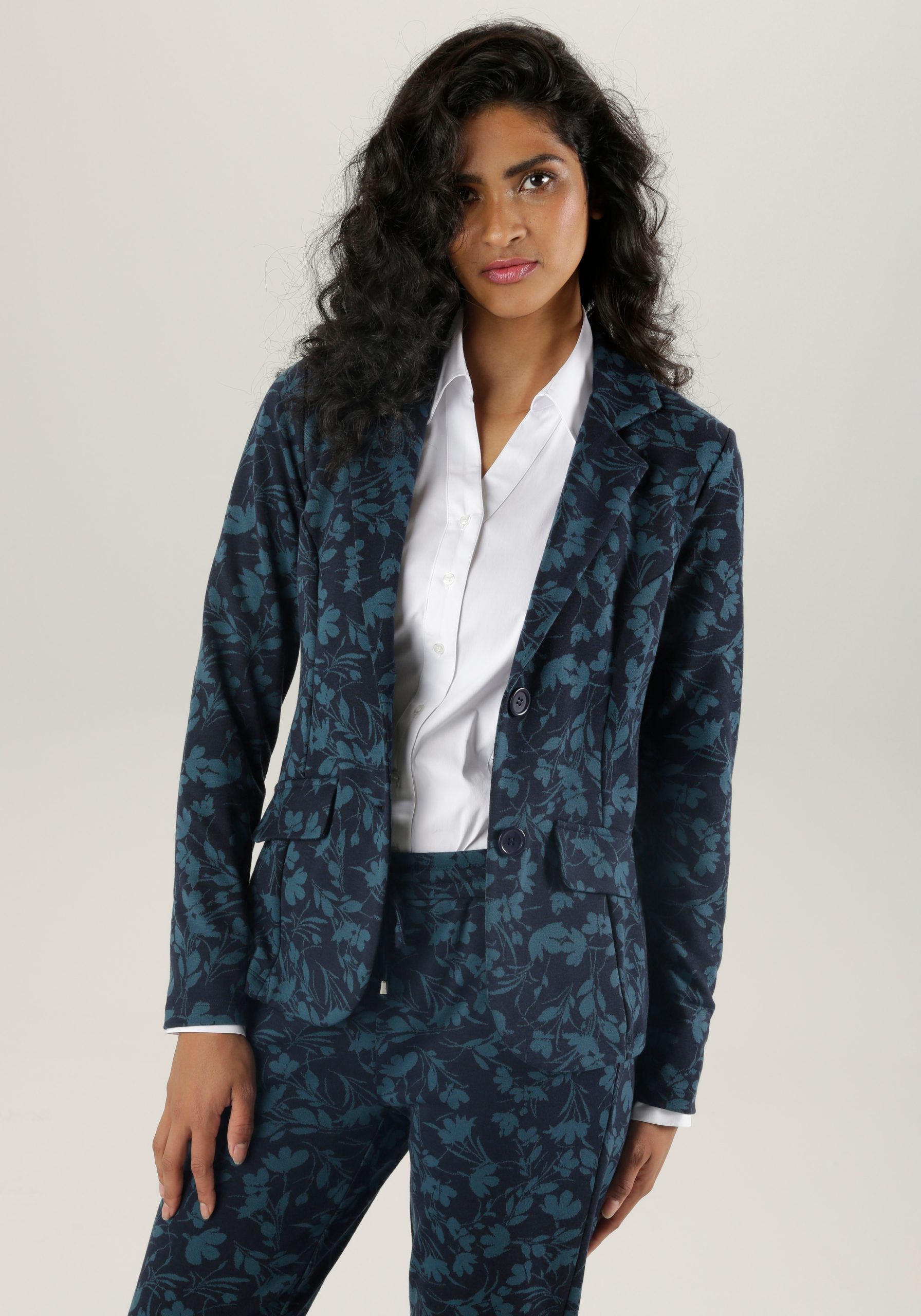 Aniston SELECTED Kurzblazer, mit farbharmonischem Jacquard-Blumenmuster