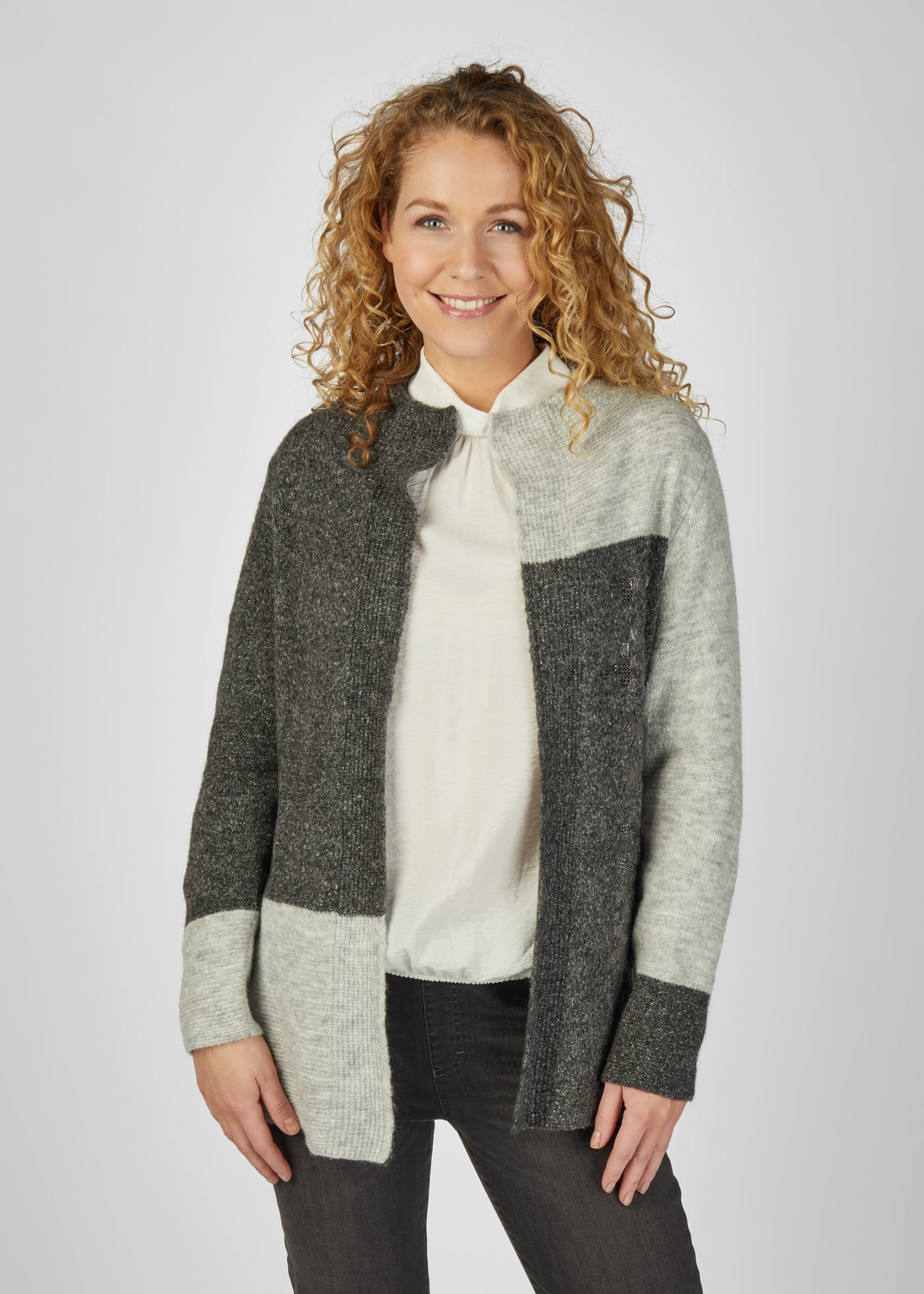 Rabe Strickjacke, mit kontrastfarbenen Muster