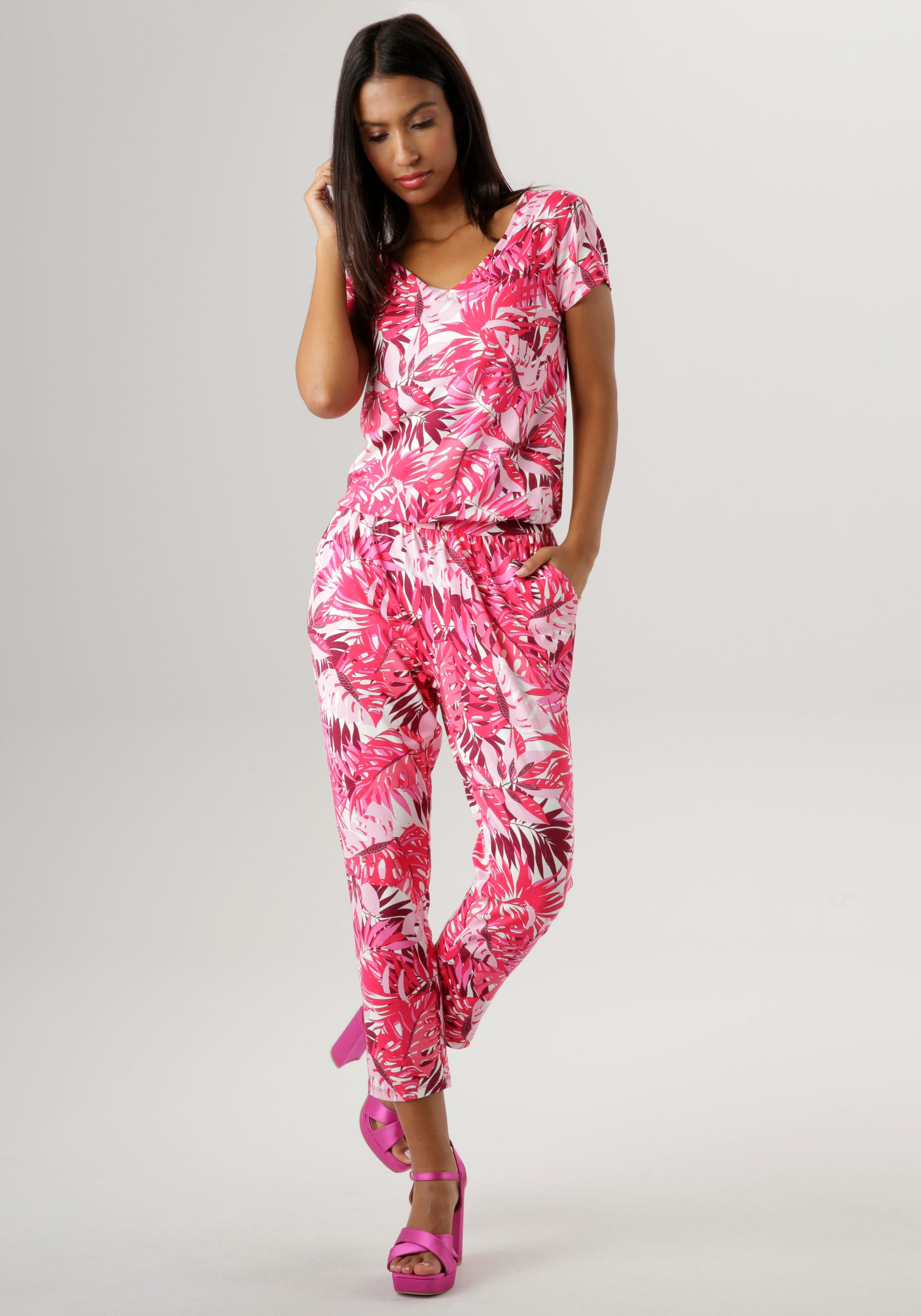 Aniston SELECTED Jumpsuit, mit Gummibund auf Hüfthöhe und seitlichen Taschen