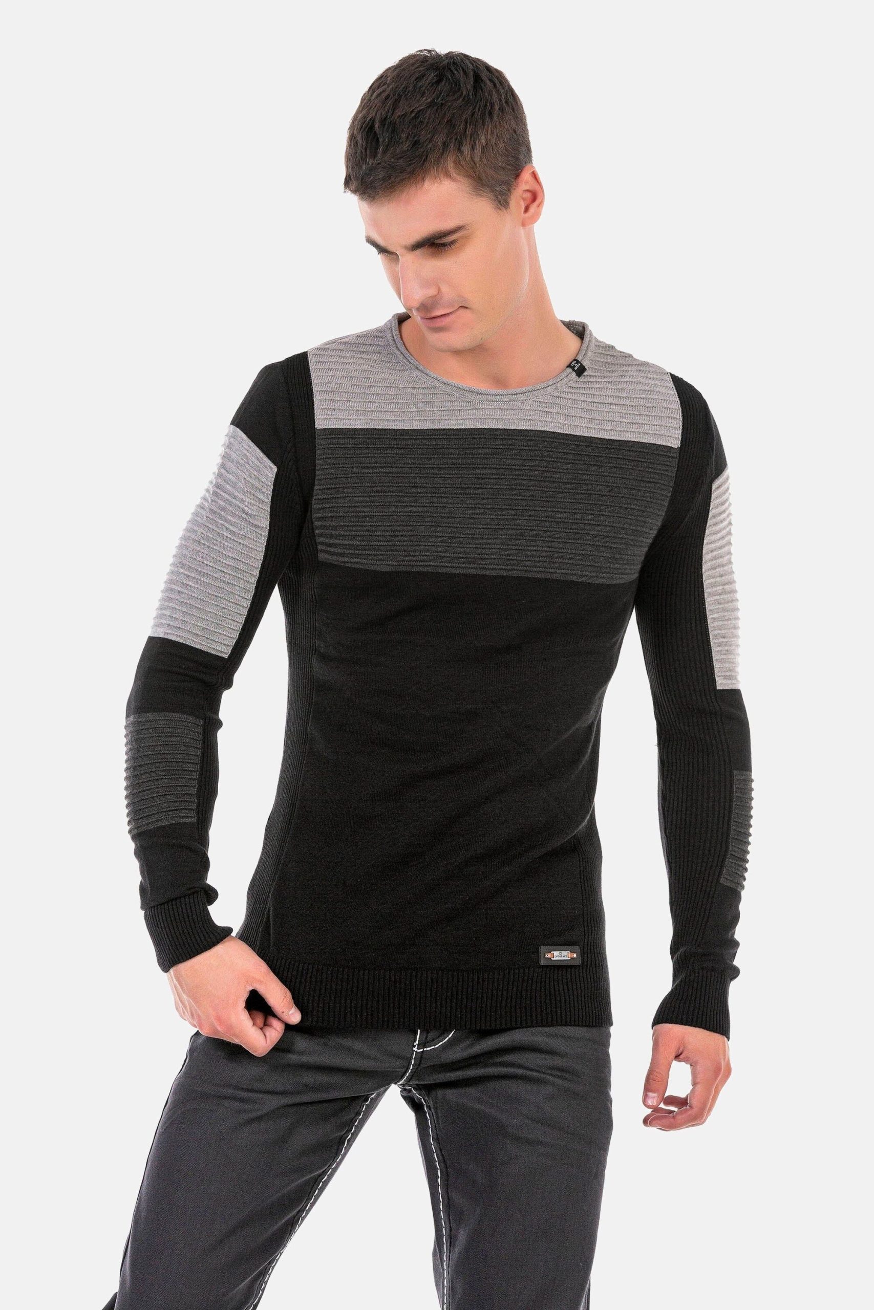 Cipo & Baxx Rundhalspullover "Pullover", in extravagantem Strickdesign, CP247