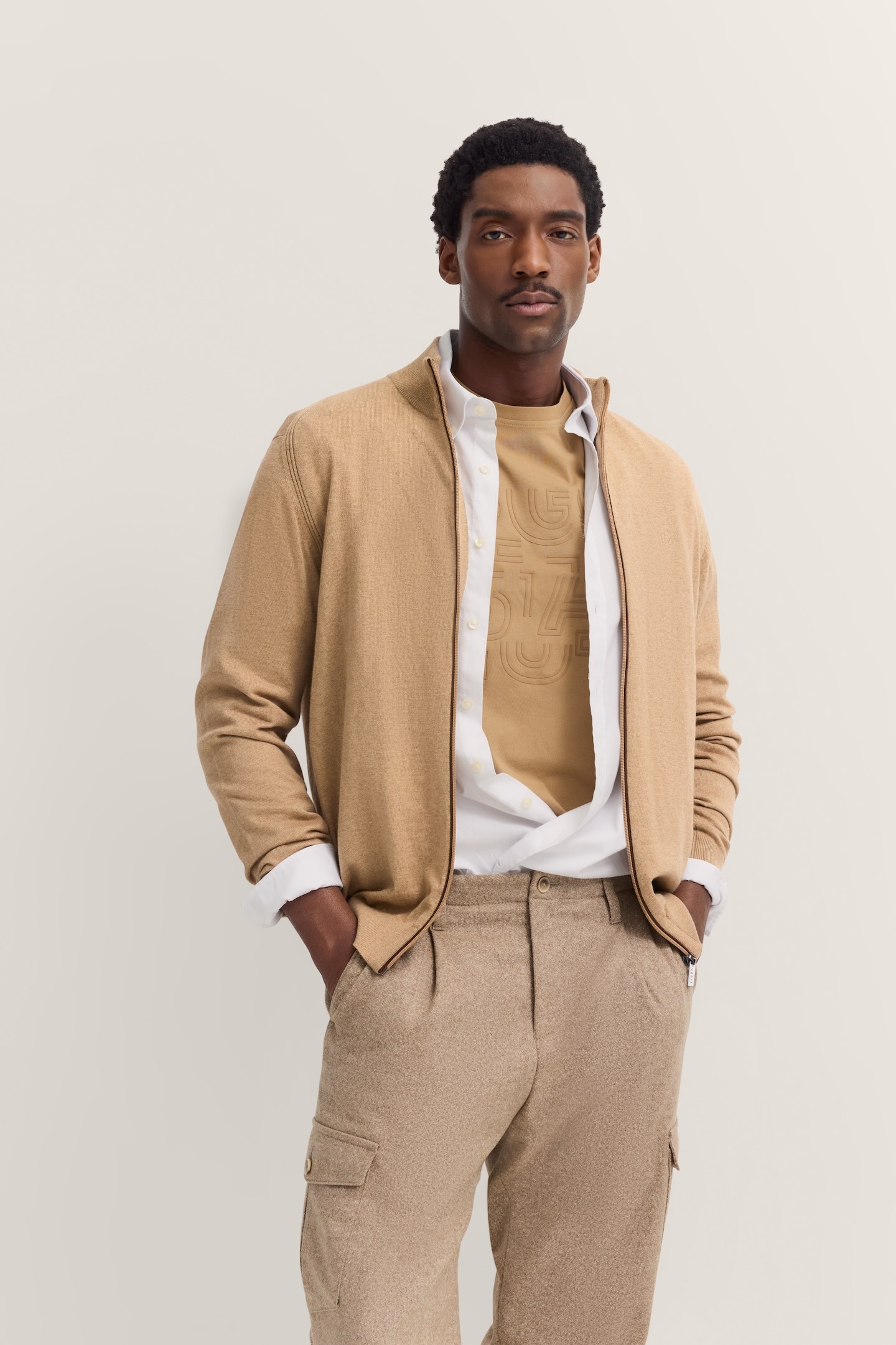 bugatti Strickjacke "Regular Fit", mit Reißverschluss und Stehkragen