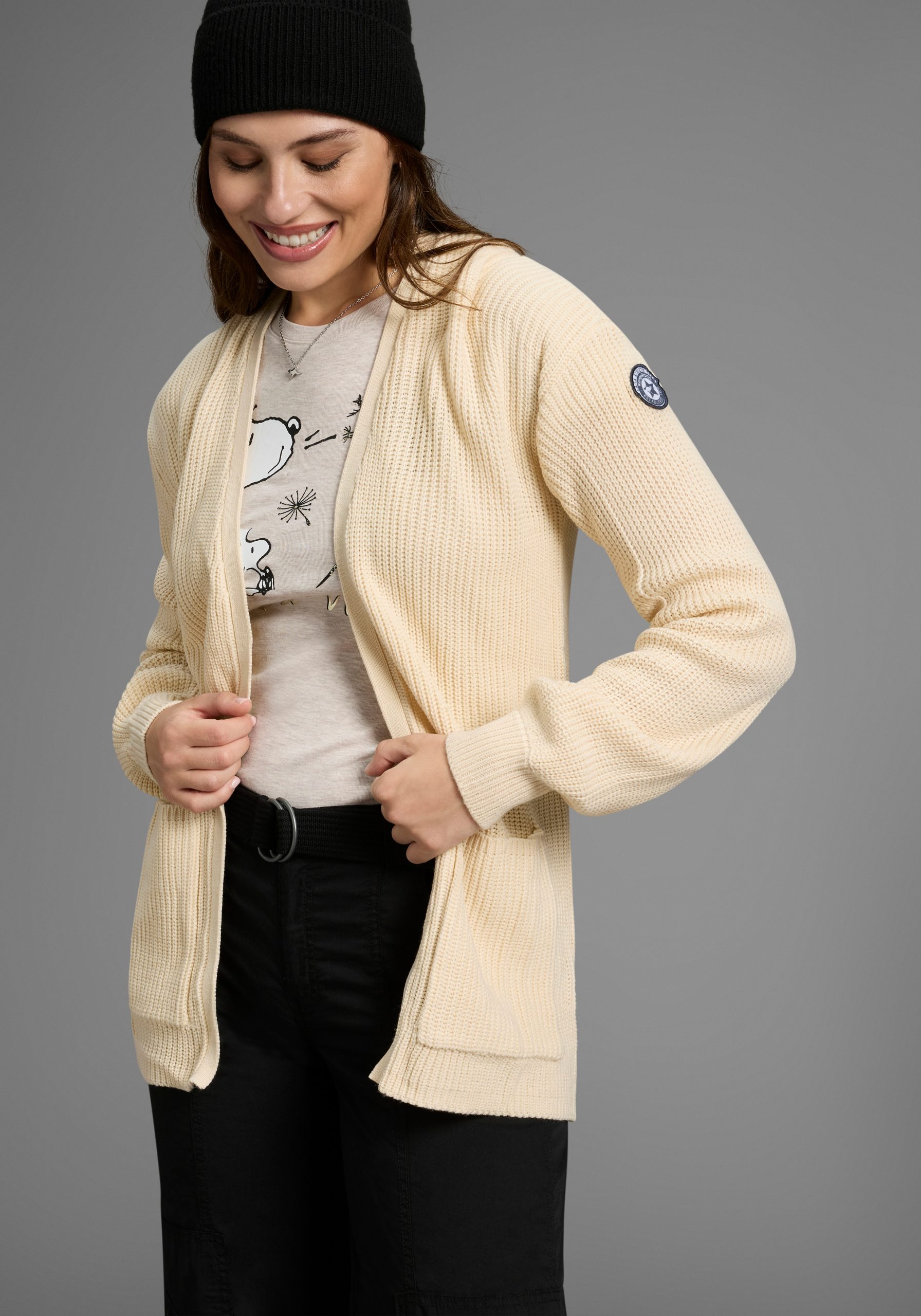 KangaROOS Strickjacke, aus kuscheligem Strick