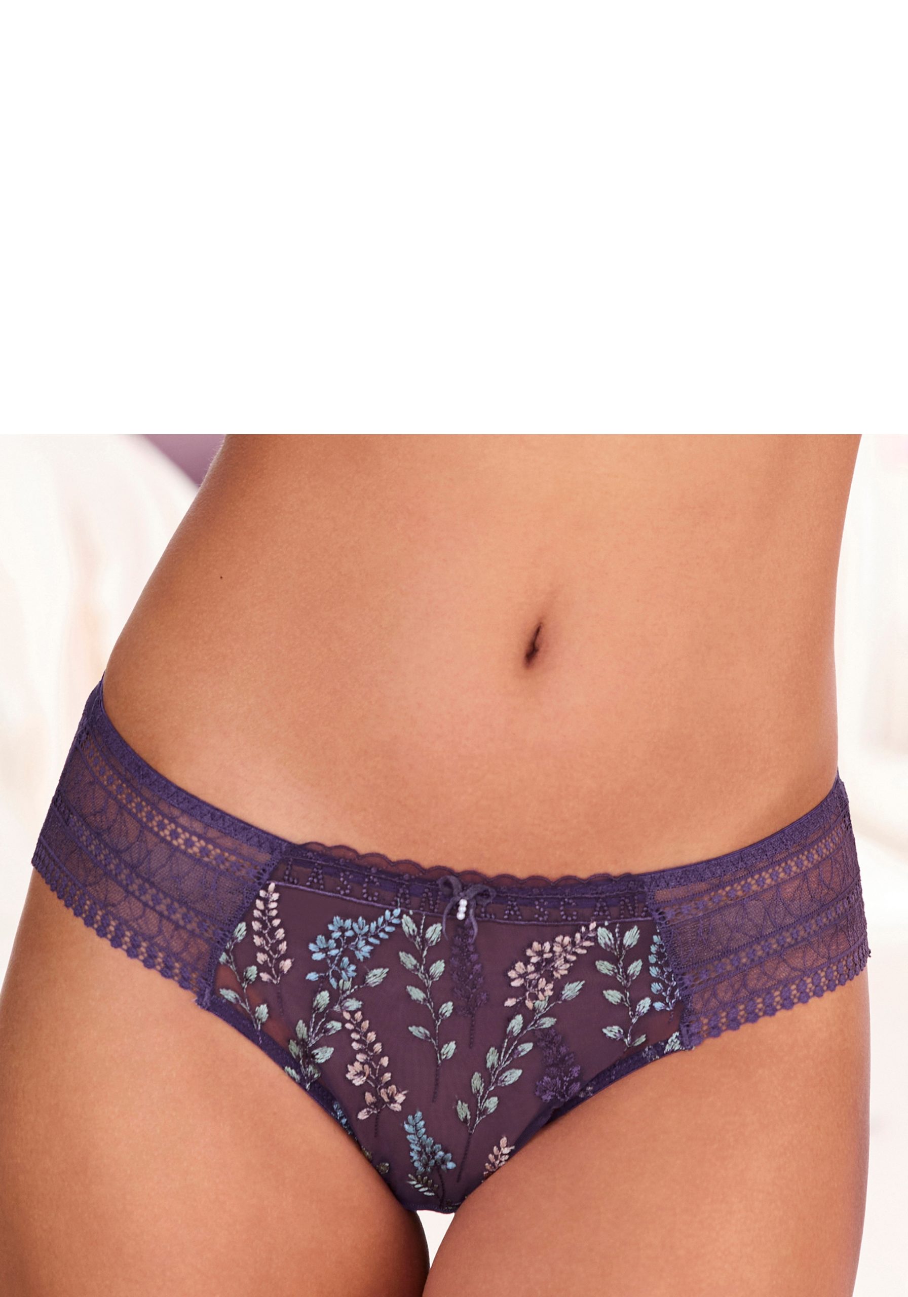 LASCANA Panty "Mirabel" mit glänzender Blumenstickerei, transparente Unterwäsche