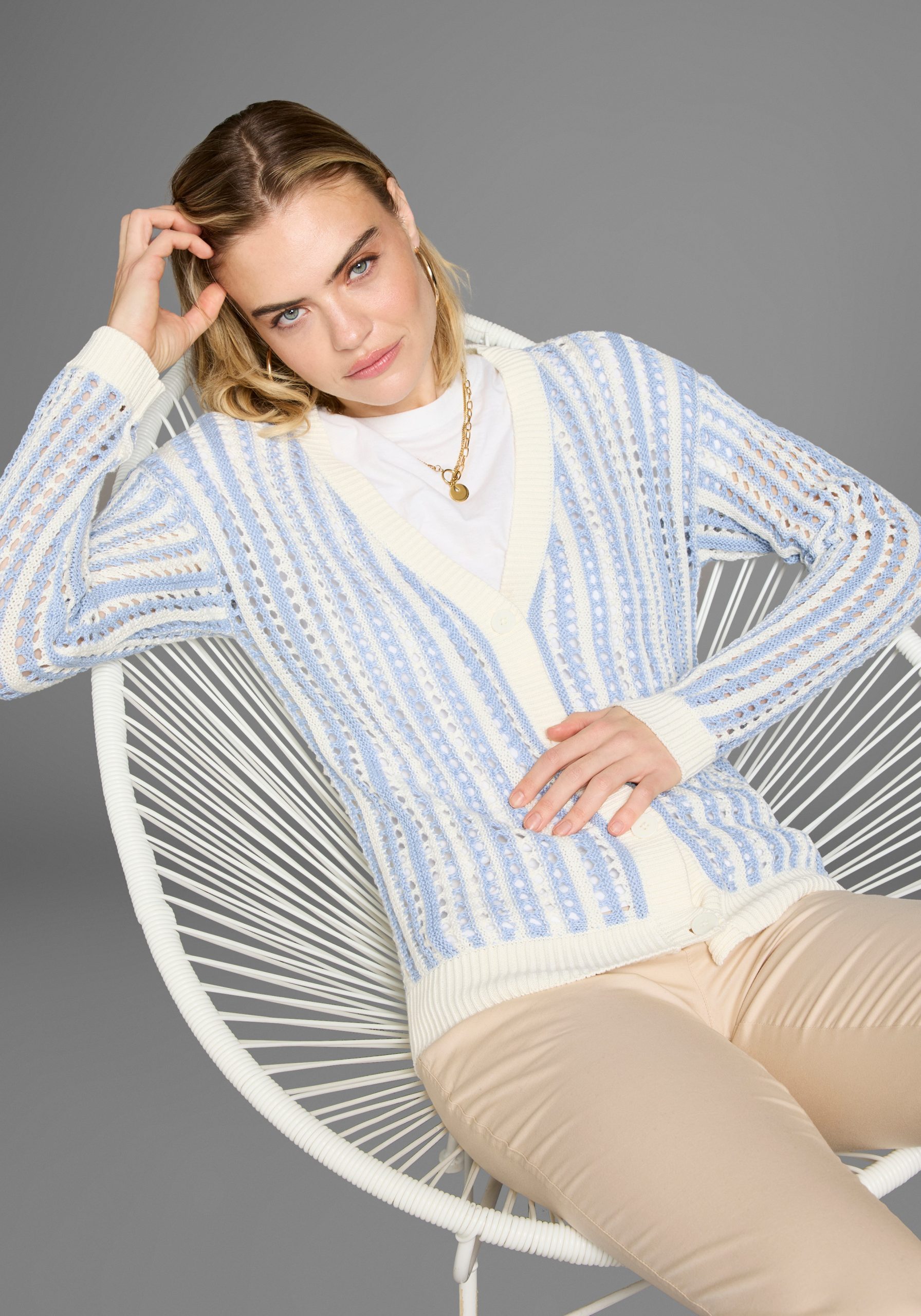 Laura Scott Strickjacke mit Streifen und trendigem Lochmuster