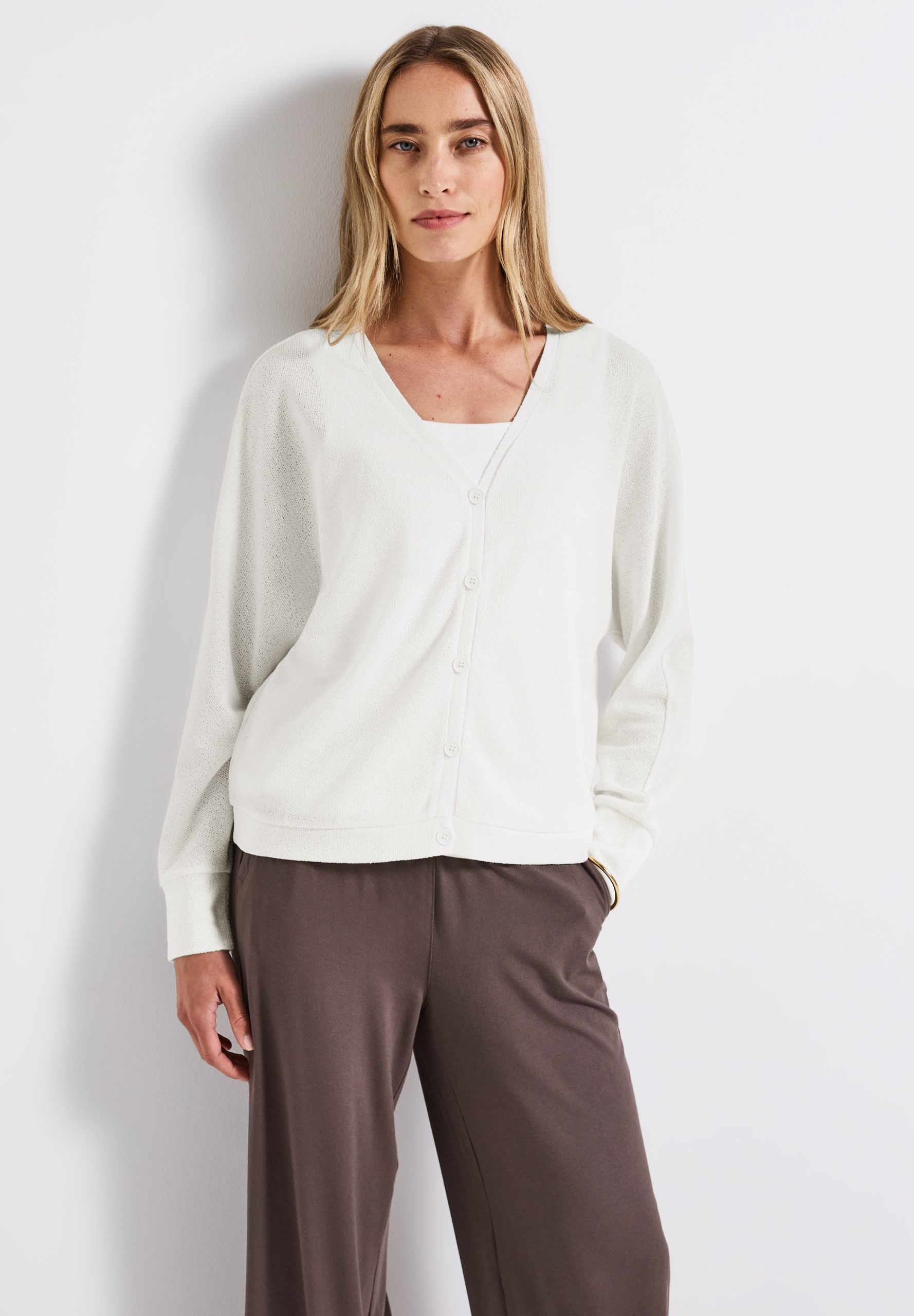 STREET ONE Strickjacke im Strick-Look und mit V-Ausschnitt