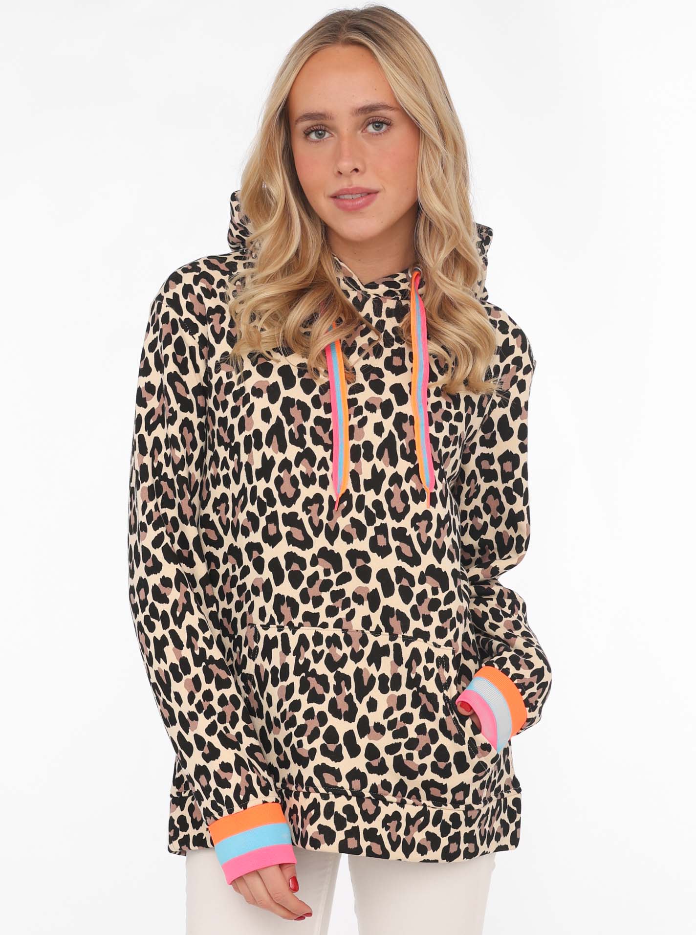 Zwillingsherz Hoodie ""Leo Allover Neon Kante"", mit Animal-Design und kontrastfarbigen Ärmelbündchen