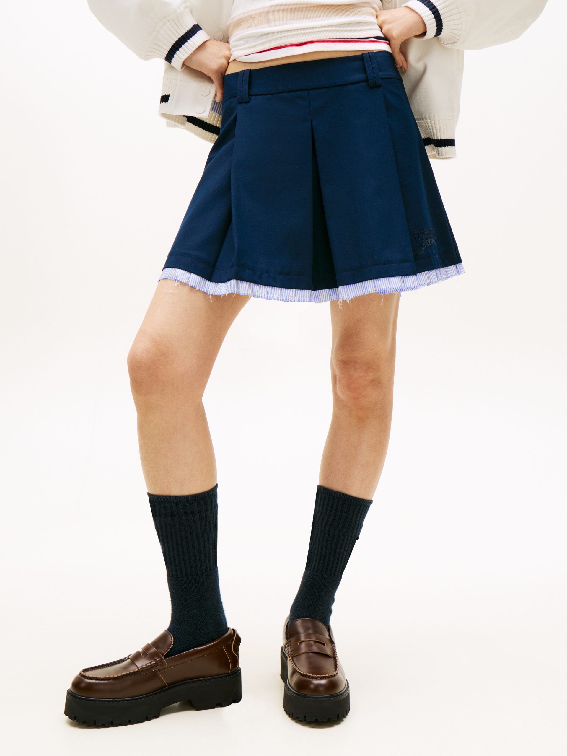 Tommy Jeans A-Linien-Rock "TJW VARSITY PLEATED MINI SKIRT" mit den klassischen Falten