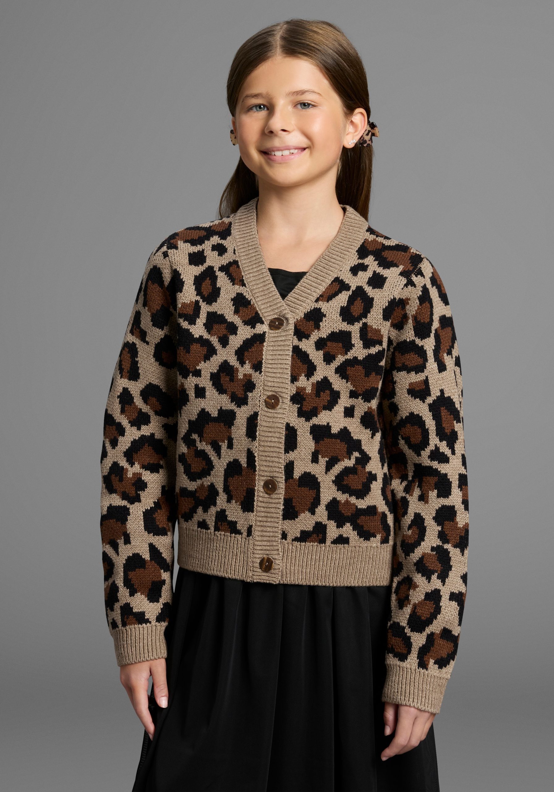 KIDSWORLD Strickjacke "Strickjacke mit Leo-Muster" Strickjacke in Leo-Optik