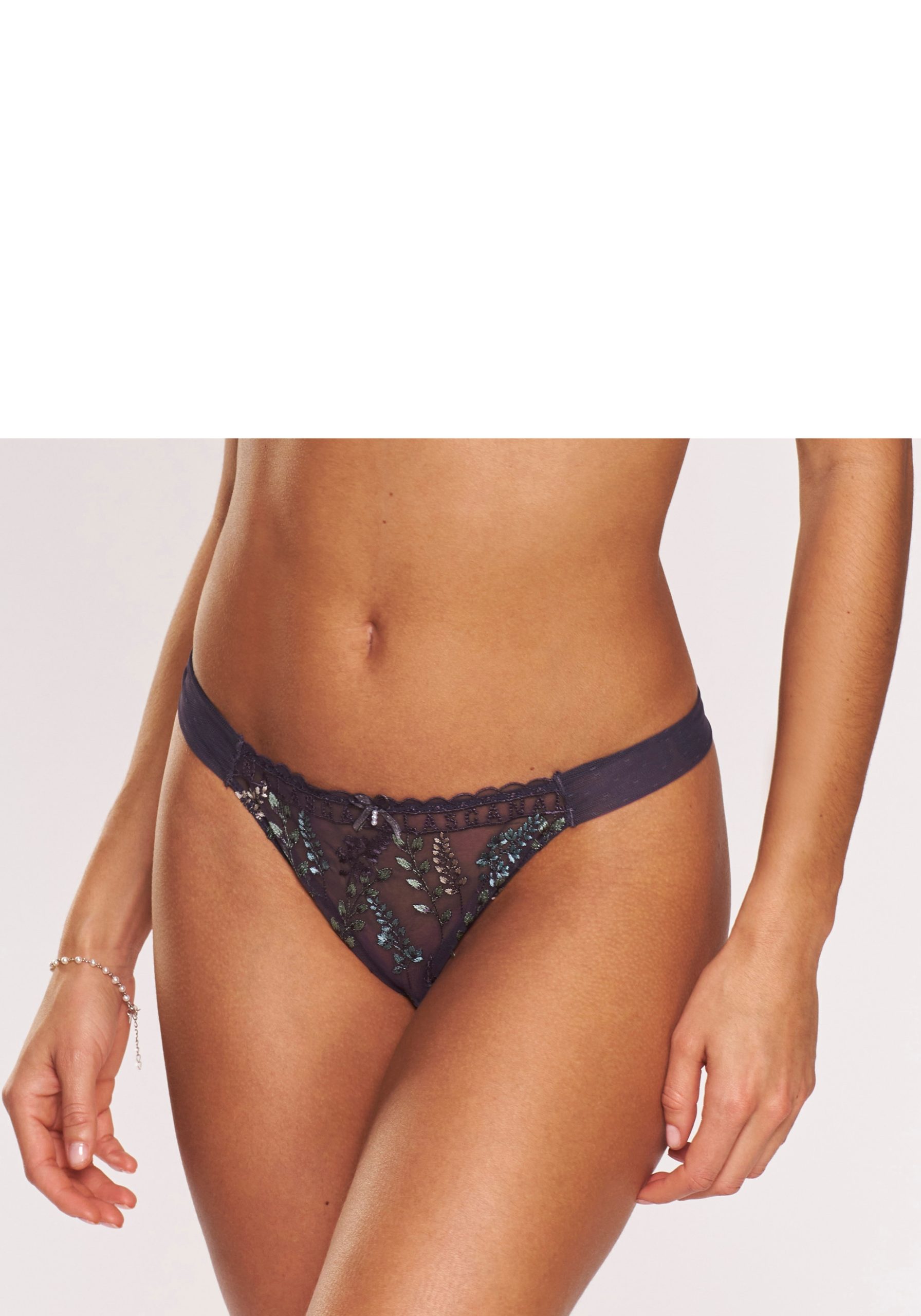 LASCANA String "Mirabel, Amira-Kollektion" aus Mesh mit glänzender Blumenstickerei, transparente Unterwäsche