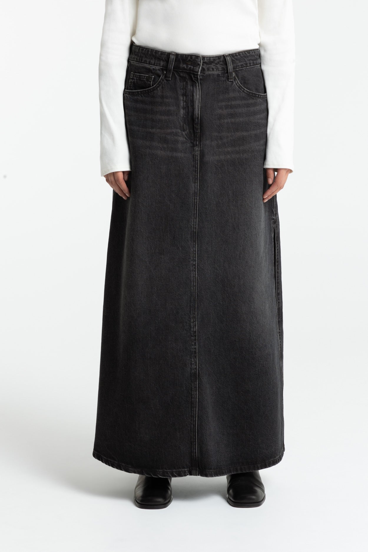 Kings of Indigo Damen vegan Denim-Rock Amirah Schwarz